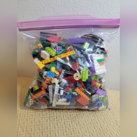 Lego 2lbs of assorted lego pieces - Picture 1 of 3